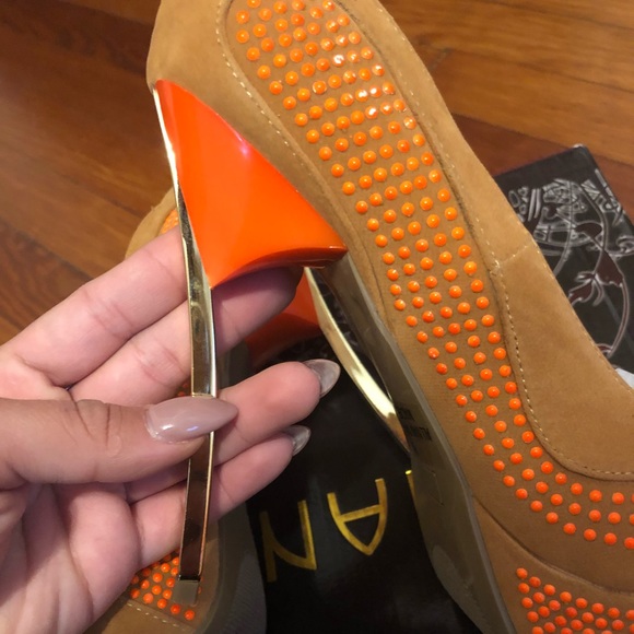 Brand New Never Worn Nude Pumps - Picture 4 of 5